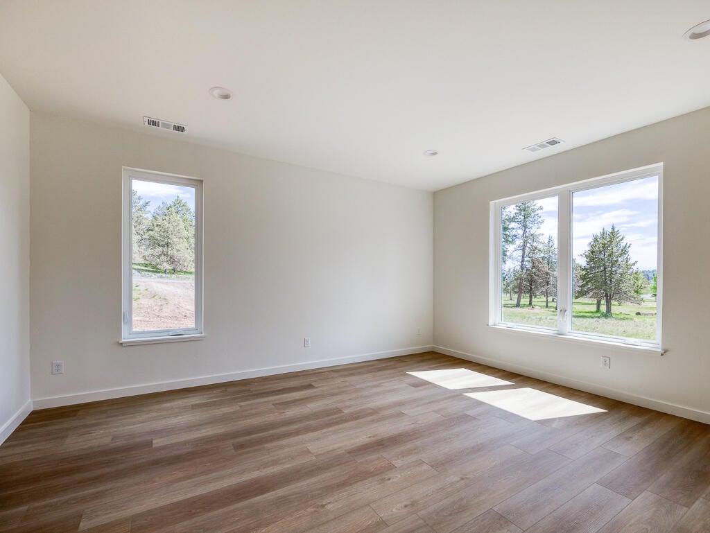 Klamath Falls, Oregon, 97601, United States, 3 Bedrooms Bedrooms, ,3 BathroomsBathrooms,Residential,For Sale,1991237