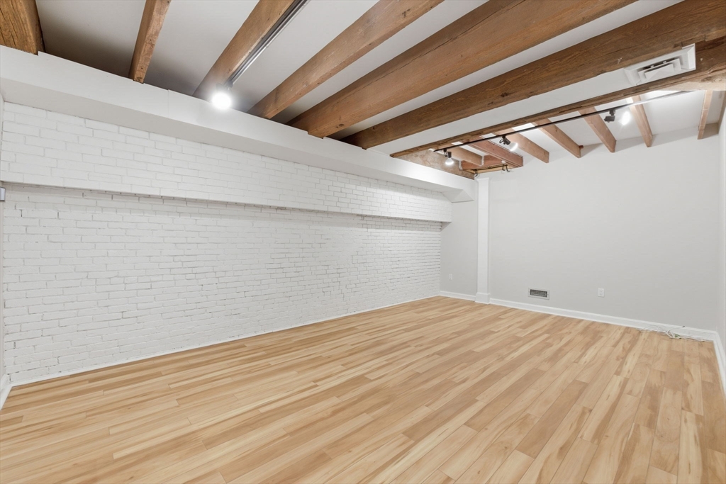 Boston, Massachusetts, 02109, United States, 2 Bedrooms Bedrooms, ,1 BathroomBathrooms,Residential,For Sale,2034502