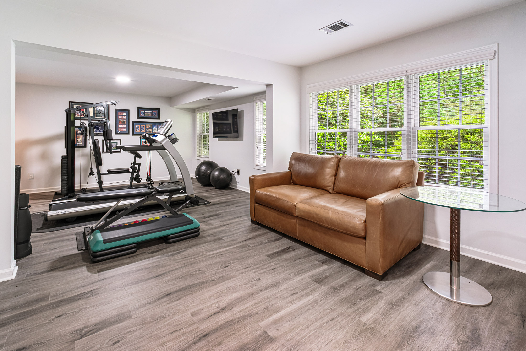  Situated on a Lush, Professionally Landscaped, Flat Lot - 物件實景