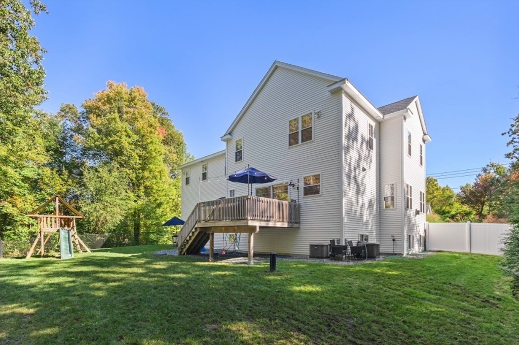 North Attleboro, Massachusetts, 02760, United States, 4 Bedrooms Bedrooms, ,4 BathroomsBathrooms,Residential,For Sale,2005211