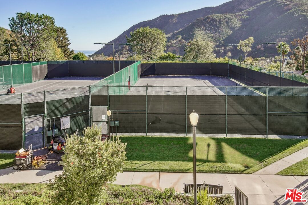 Pacific Palisades, California, 90272, United States, 4 Bedrooms Bedrooms, ,3 BathroomsBathrooms,Residential,For Sale,1989608