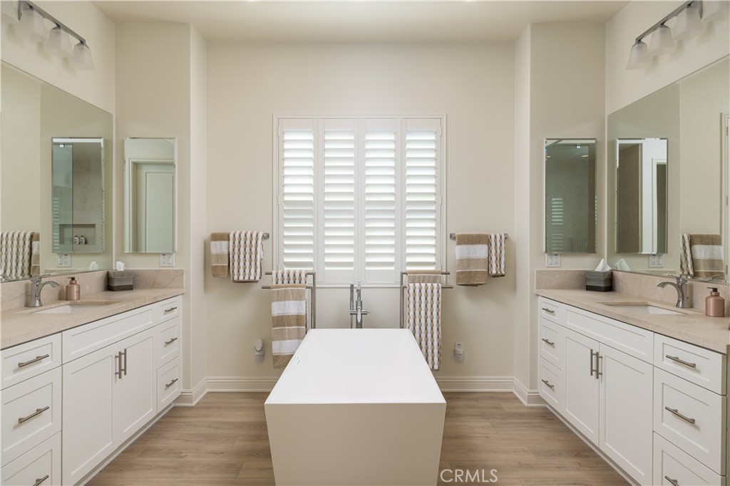 Lake Forest, California, 92679, United States, 5 Bedrooms Bedrooms, ,5 BathroomsBathrooms,Residential,For Sale,2000846