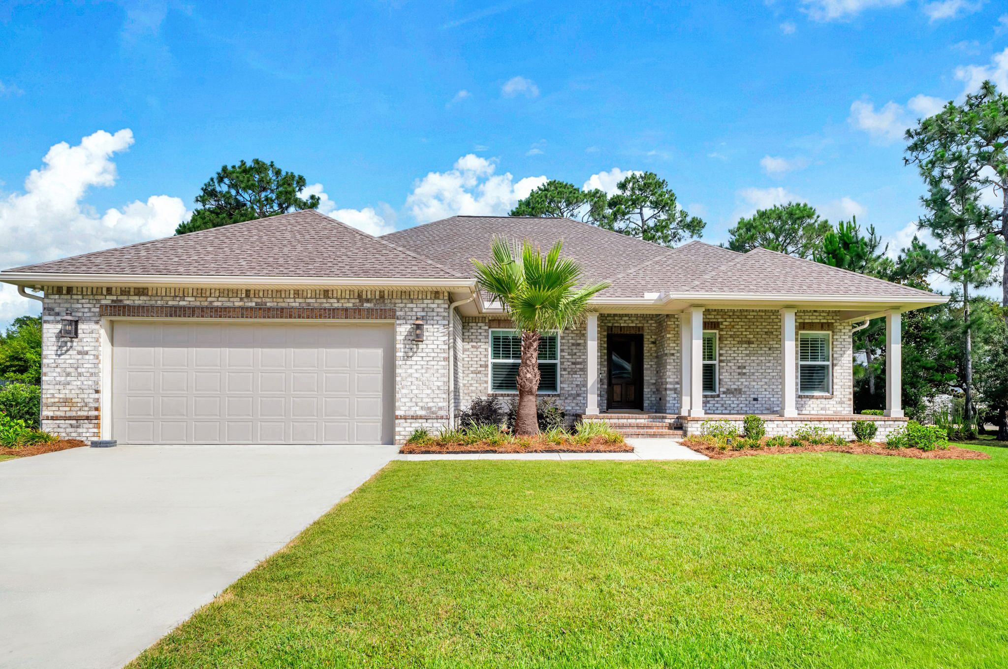  Move-In Ready Brick Home with Spacious Fenced Backyard Near the Bay - 物件實景