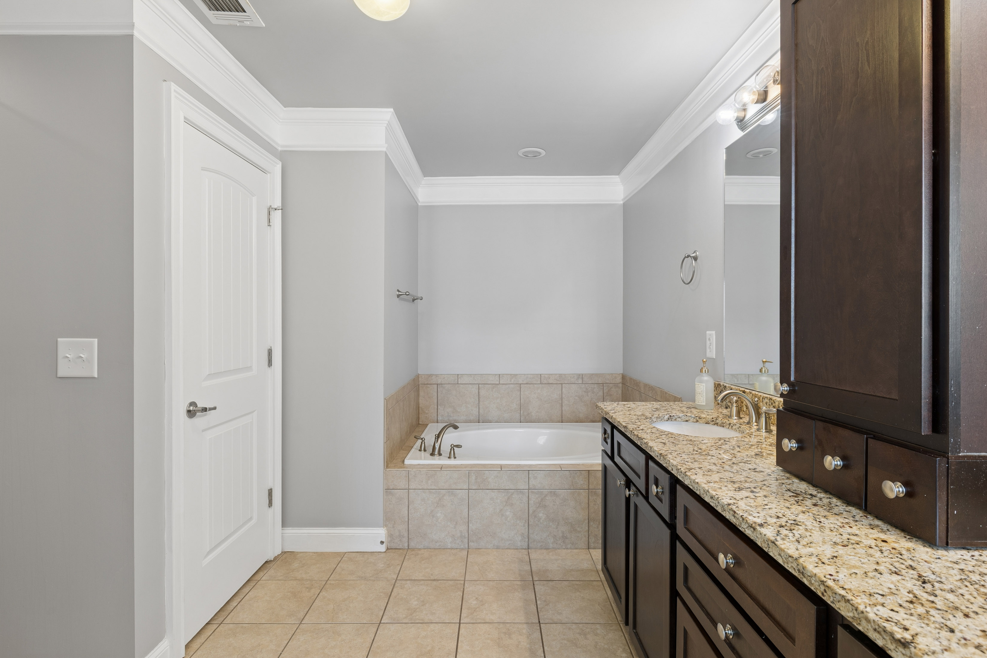  Beautiful Townhome in Fantastic Decatur Location - 物件實景