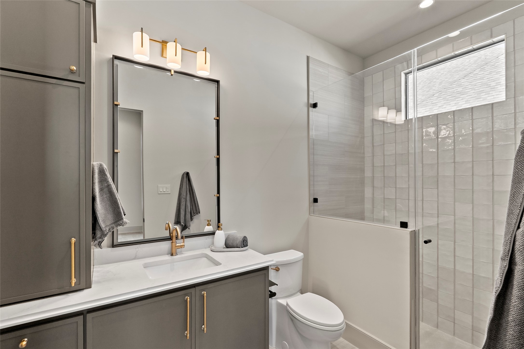 Bryan, Texas, 77807, United States, 3 Bedrooms Bedrooms, ,4 BathroomsBathrooms,Residential,For Sale,1986522