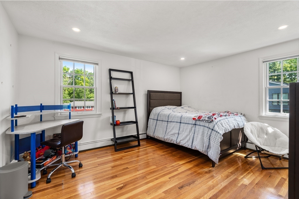 Framingham, Massachusetts, 01701, United States, 4 Bedrooms Bedrooms, ,3 BathroomsBathrooms,Residential,For Sale,1988124