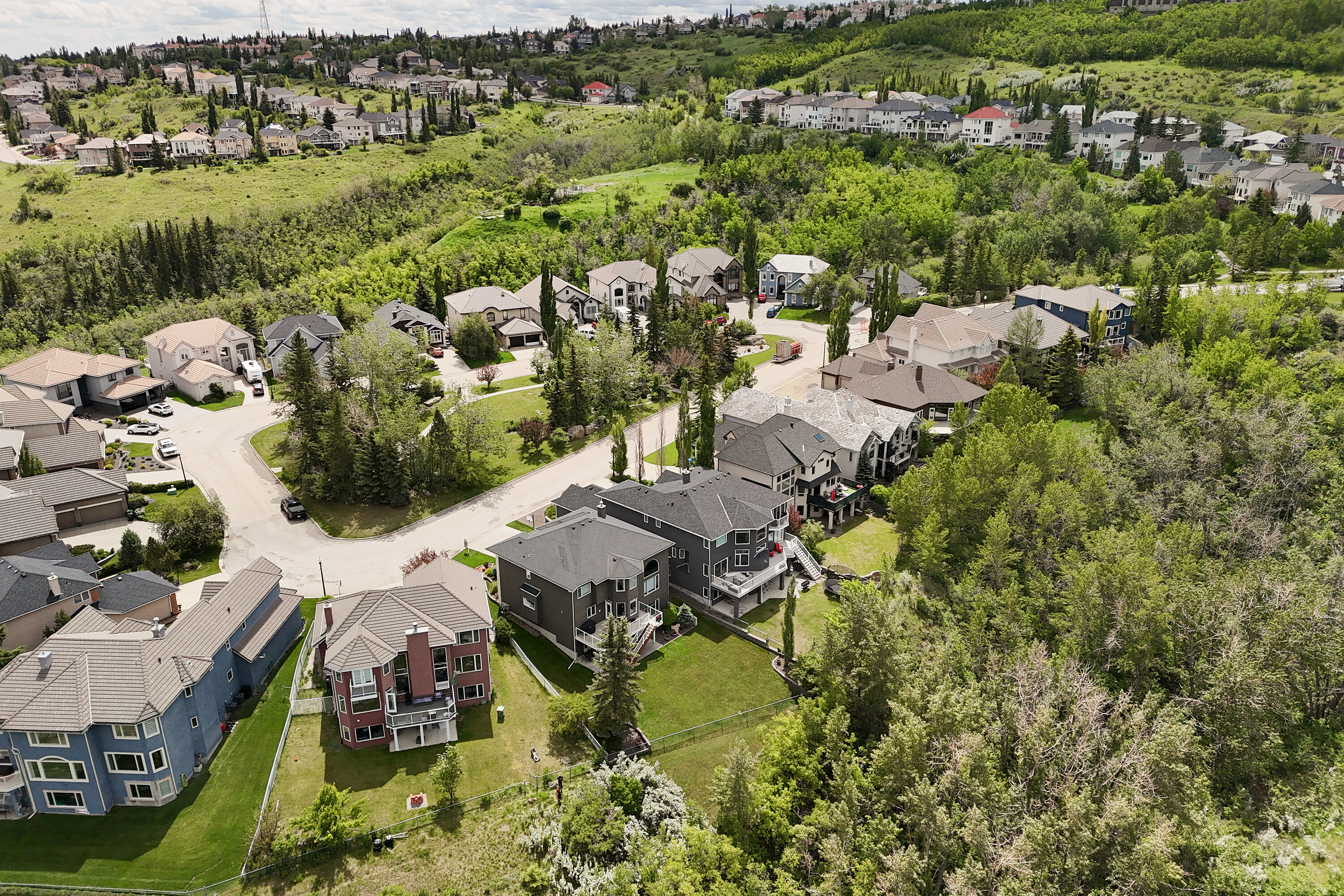  Backing Ravine in West Calgary - 物件實景