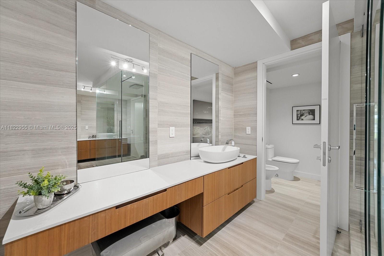 Miami Beach, Florida, 33140, United States, 4 Bedrooms Bedrooms, ,5 BathroomsBathrooms,Residential,For Sale,1949719