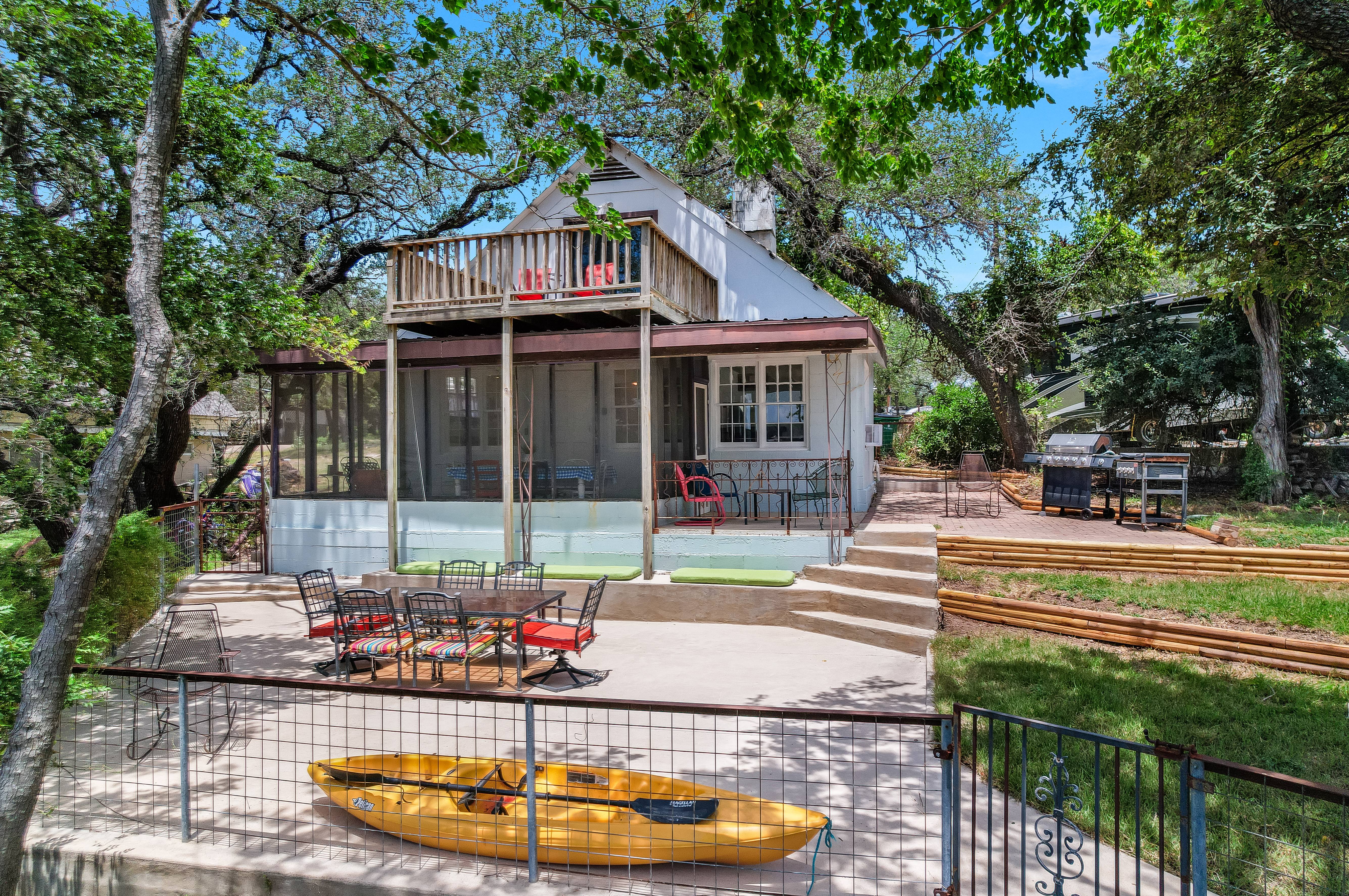  JUST LISTED - Charming lakefront retreat on Lake Travis - 物件實景