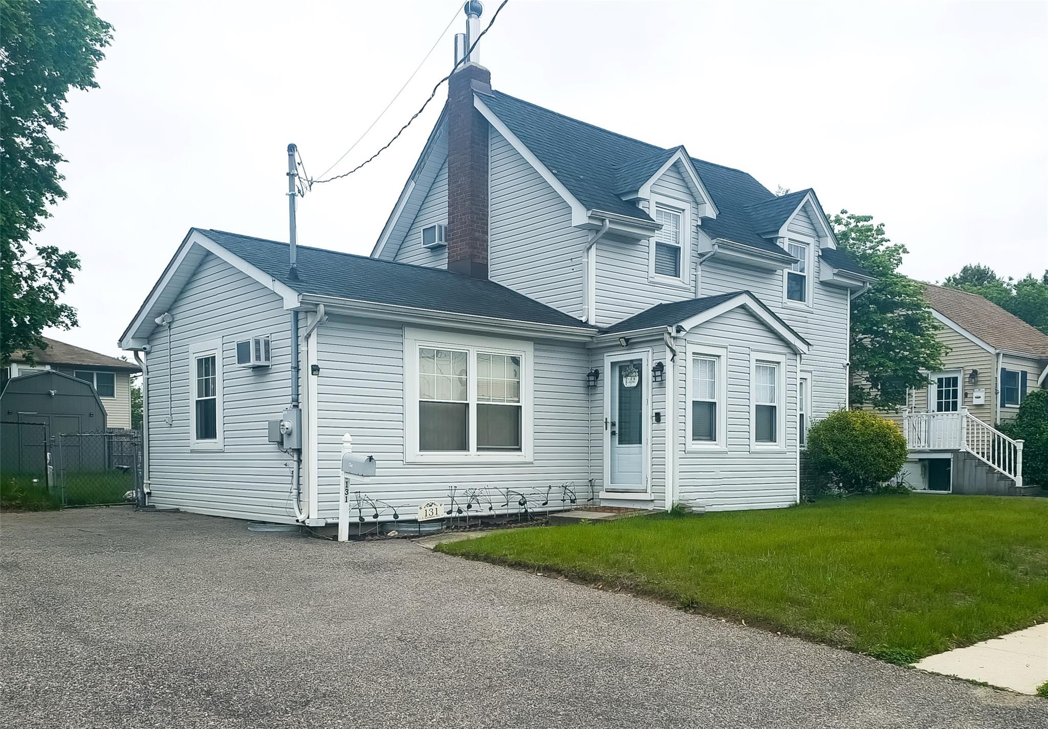 Lindenhurst, New York, 11757, United States, 3 Bedrooms Bedrooms, ,2 BathroomsBathrooms,Residential,For Sale,1921759