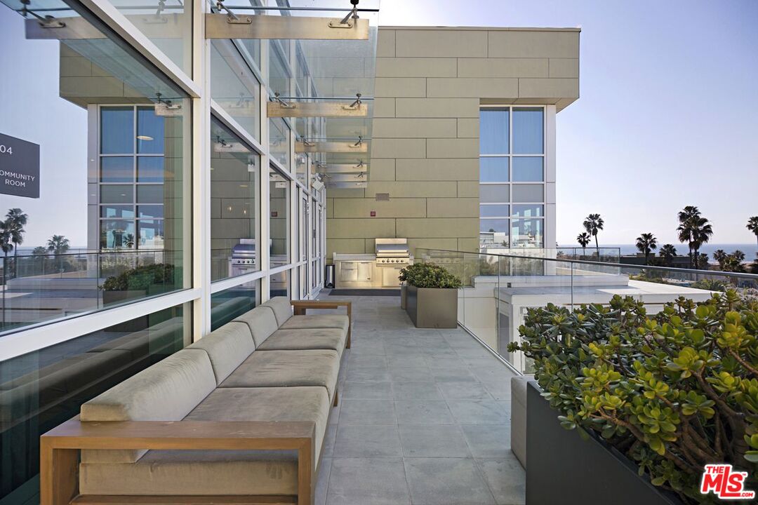 Santa Monica, California, 90401, United States, 2 Bedrooms Bedrooms, ,2 BathroomsBathrooms,Residential,For Sale,2001911