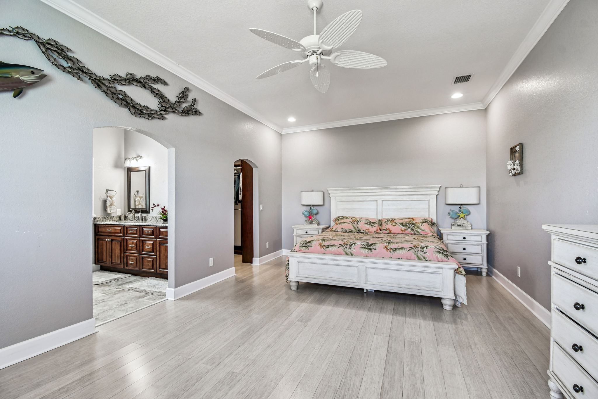 Madeira Beach, Florida, 33708, United States, 6 Bedrooms Bedrooms, ,6 BathroomsBathrooms,Residential,For Sale,1975666