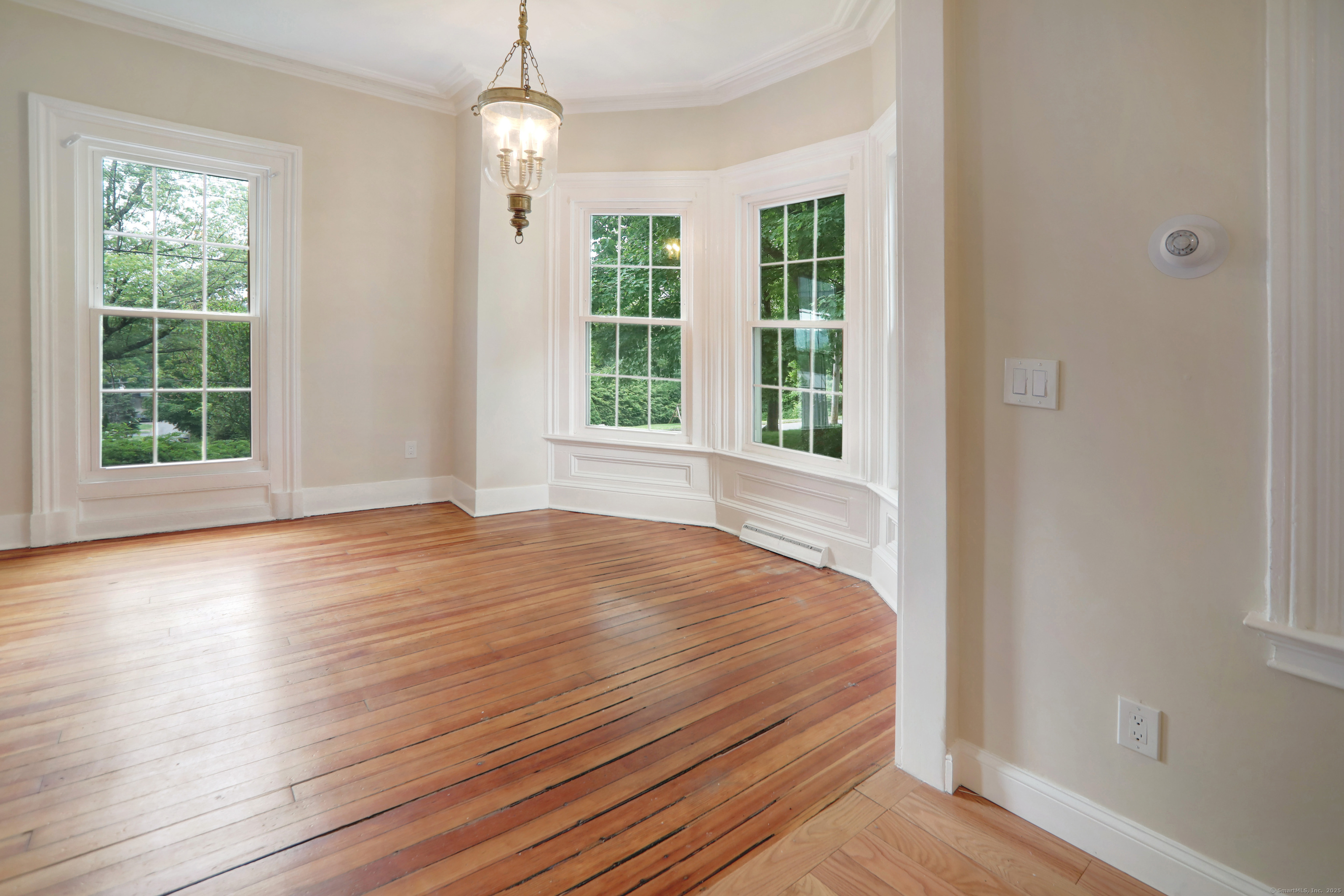 Hamden, Connecticut, 06518, United States, 9 Bedrooms Bedrooms, ,3 BathroomsBathrooms,Residential,For Sale,1940176