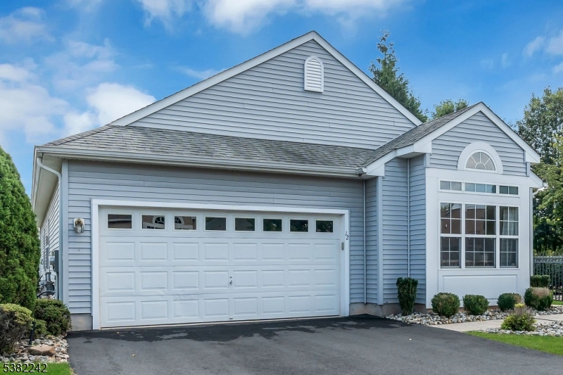 Franklin Twp., New Jersey, 08873, United States, 2 Bedrooms Bedrooms, ,2 BathroomsBathrooms,Residential,For Sale,1950059