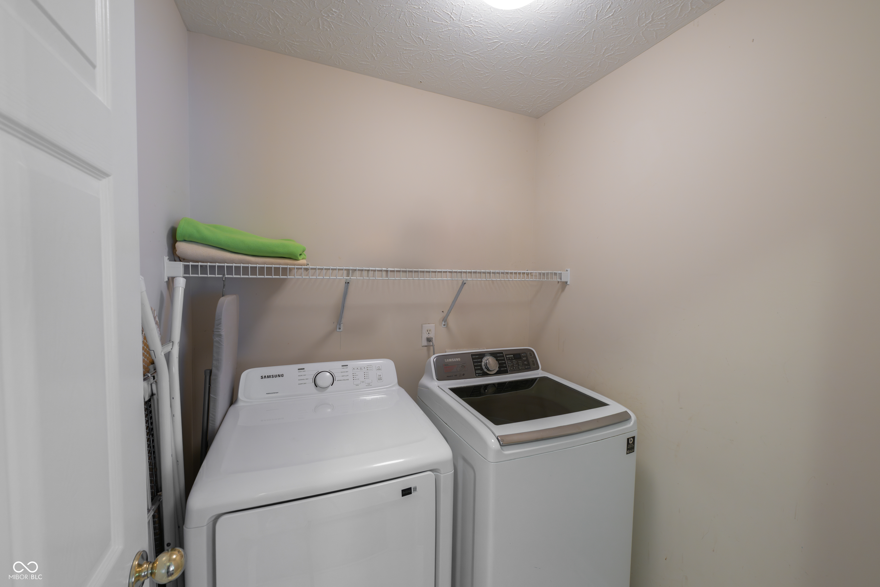 Carmel, Indiana, 46033, United States, 4 Bedrooms Bedrooms, ,4 BathroomsBathrooms,Residential,For Sale,1975371