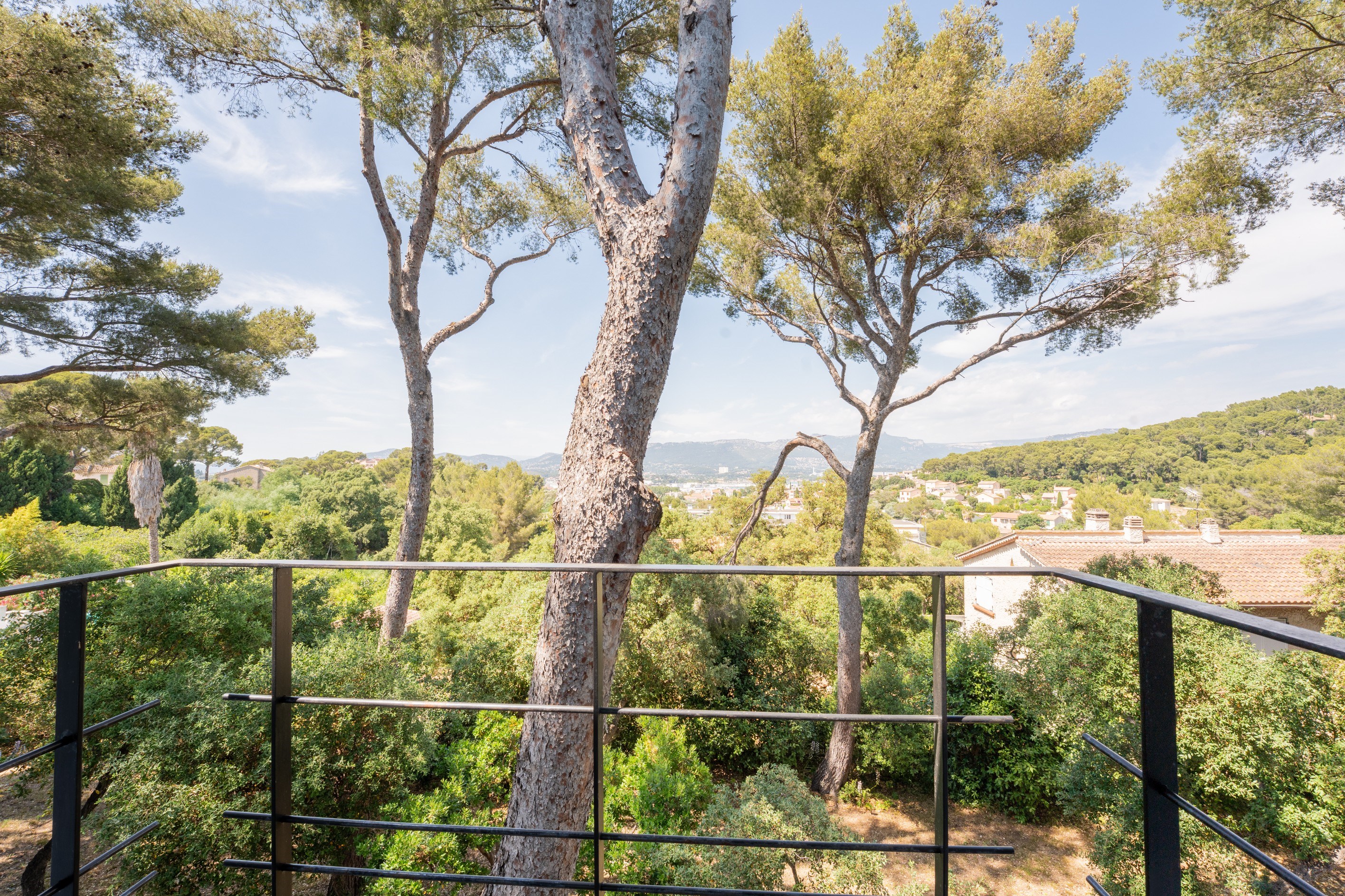  La Seyne-sur-Mer, Evescat neighborhood– Contemporary Home on Expansive Grounds - 物件實景