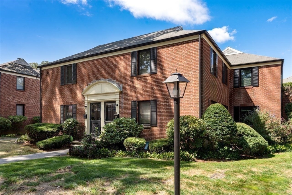 Watertown, Massachusetts, 02472, United States, 2 Bedrooms Bedrooms, ,1 BathroomBathrooms,Residential,For Sale,1947572