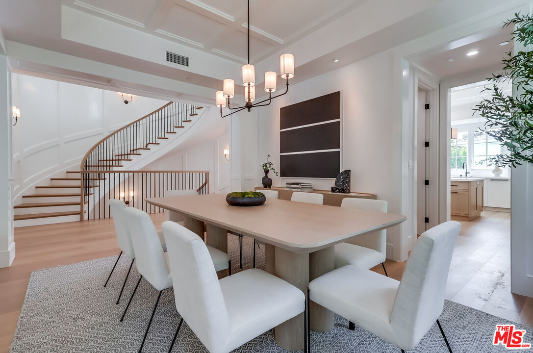 Los Angeles, California, 90049, United States, 7 Bedrooms Bedrooms, ,4 BathroomsBathrooms,Residential,For Sale,1912461
