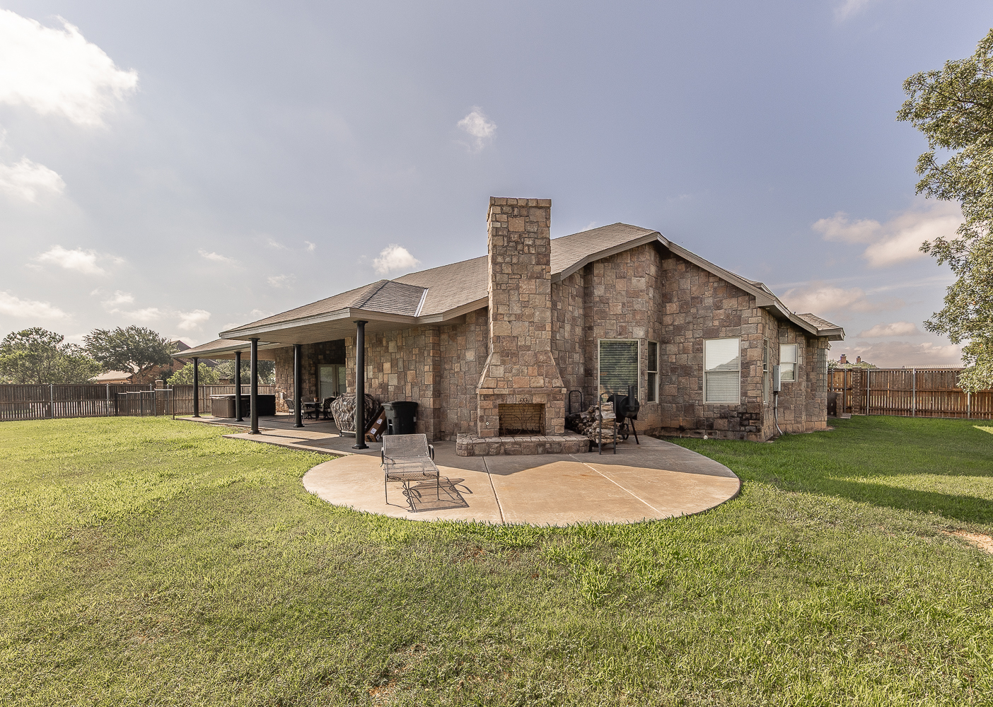 Lubbock, Texas, 79424, United States, 4 Bedrooms Bedrooms, ,4 BathroomsBathrooms,Residential,For Sale,1901178