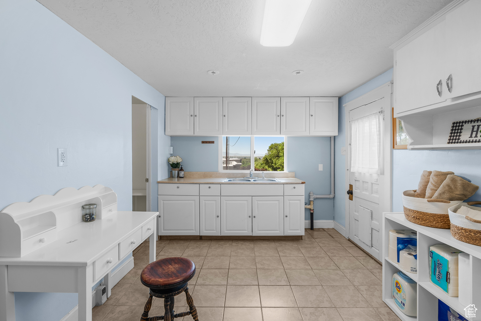 Farmington, Utah, 84025, United States, 4 Bedrooms Bedrooms, ,2 BathroomsBathrooms,Residential,For Sale,1866818