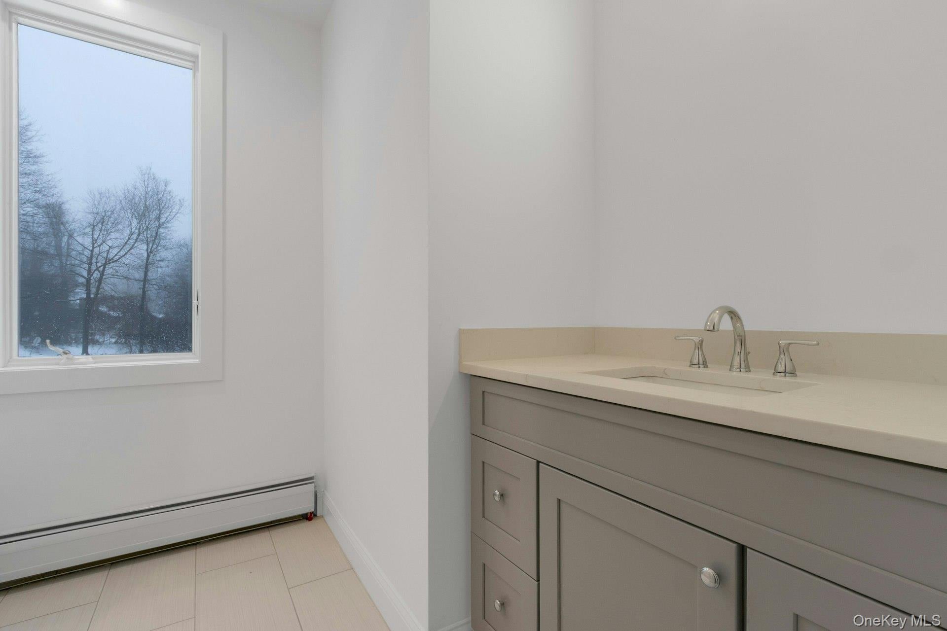 Valley Cottage, New York, 10989, United States, 4 Bedrooms Bedrooms, ,3 BathroomsBathrooms,Residential,For Sale,2005431