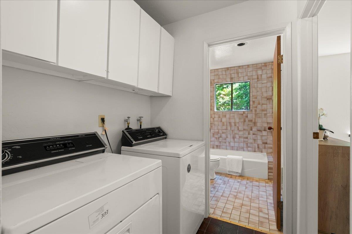 Los Gatos, California, 95033, United States, 3 Bedrooms Bedrooms, ,2 BathroomsBathrooms,Residential,For Sale,1905866