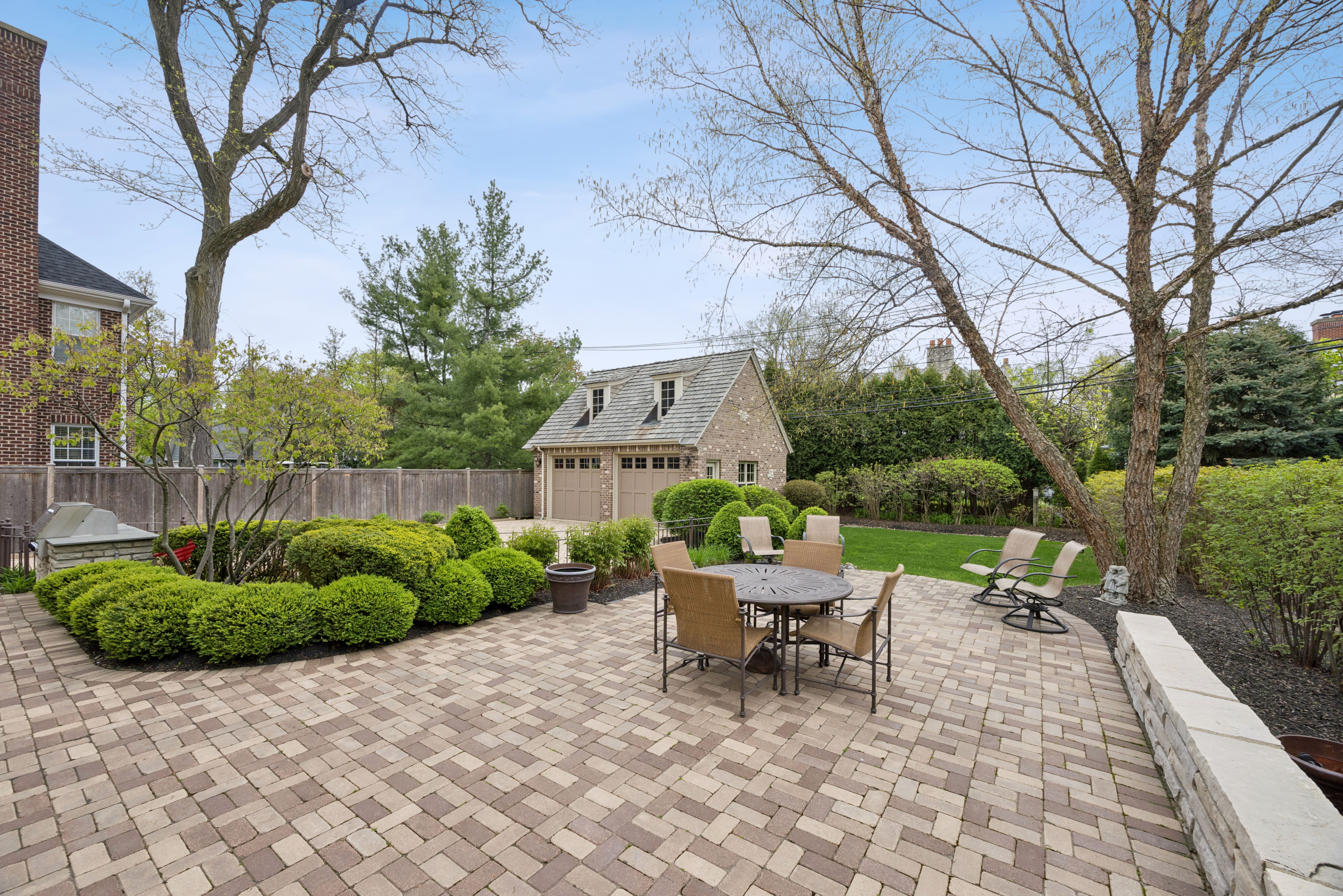  Impressive Cedar and Sstone Home in A+ Sought After Location - 物件實景