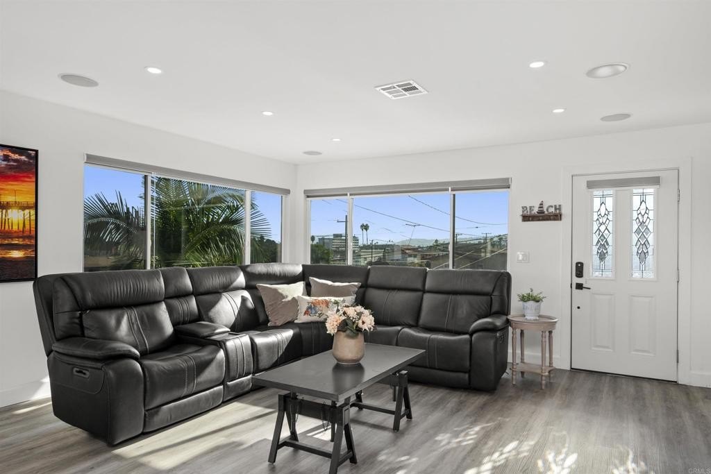 San Diego, California, 92106, United States, 3 Bedrooms Bedrooms, ,2 BathroomsBathrooms,Residential,For Sale,1991298