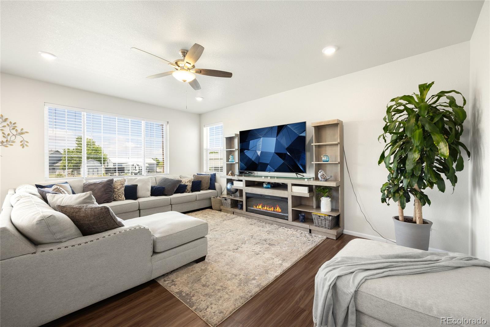 Henderson, Colorado, 80640, United States, 4 Bedrooms Bedrooms, ,3 BathroomsBathrooms,Residential,For Sale,1827376