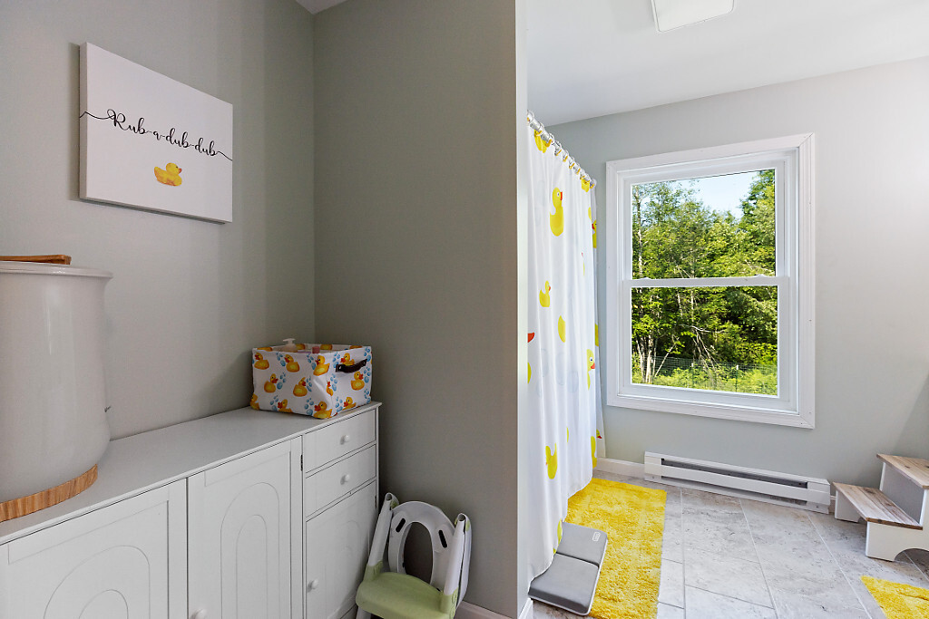 Madison, Maine, 04950, United States, 3 Bedrooms Bedrooms, ,3 BathroomsBathrooms,Residential,For Sale,1898697