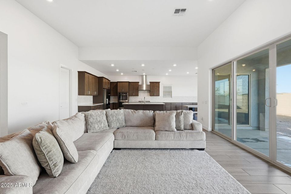 Queen Creek, Arizona, 85142, United States, 3 Bedrooms Bedrooms, ,3 BathroomsBathrooms,Residential,For Sale,2006061