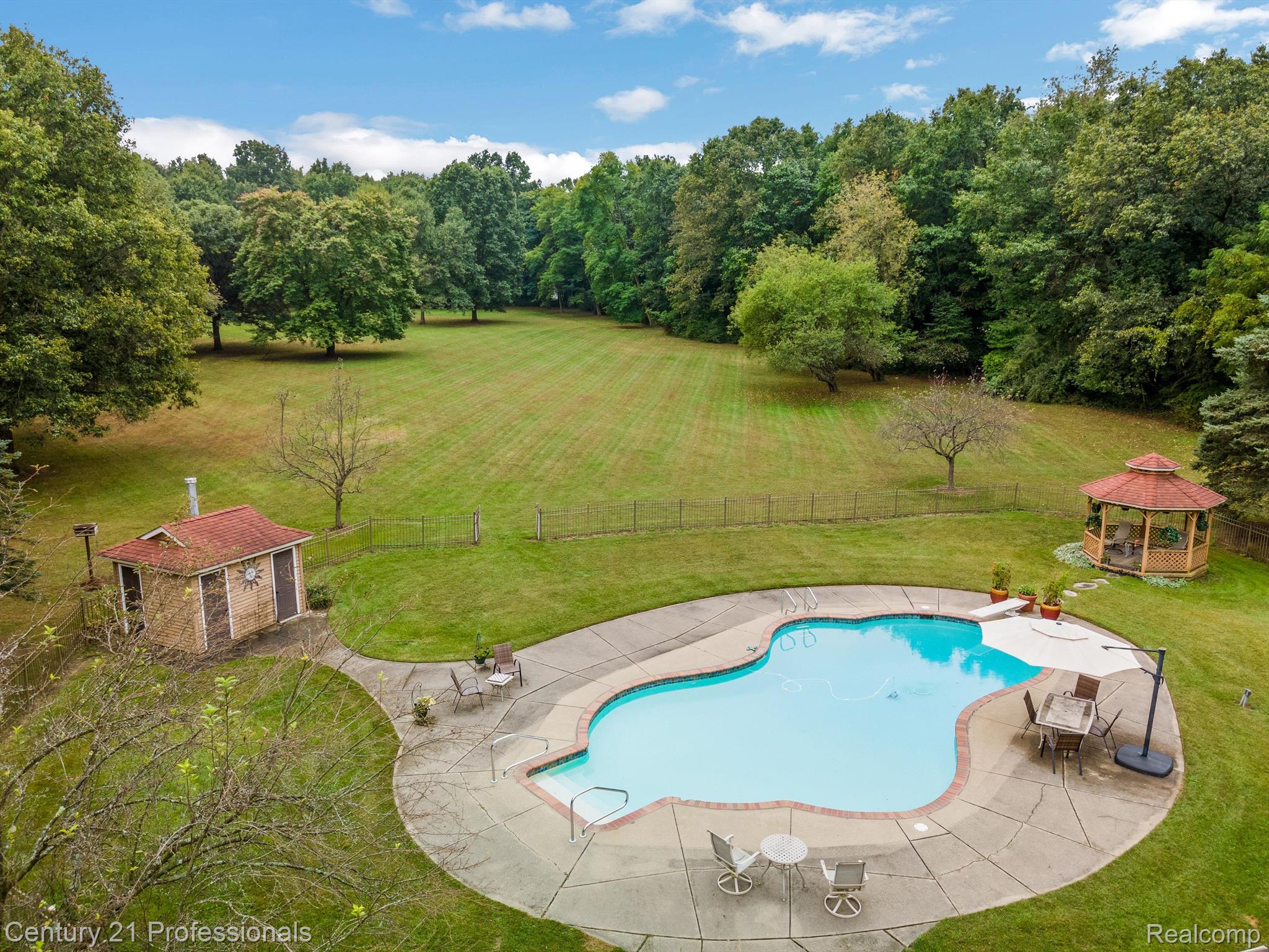 Holly, Michigan, 48442, United States, 4 Bedrooms Bedrooms, ,4 BathroomsBathrooms,Residential,For Sale,1943640