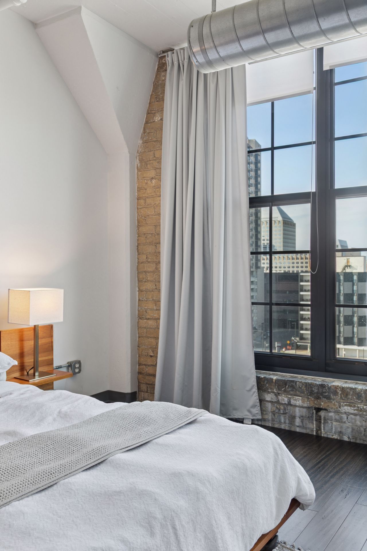  Industrial Elegance Meets City Convenience at The Rossmor - 物件實景