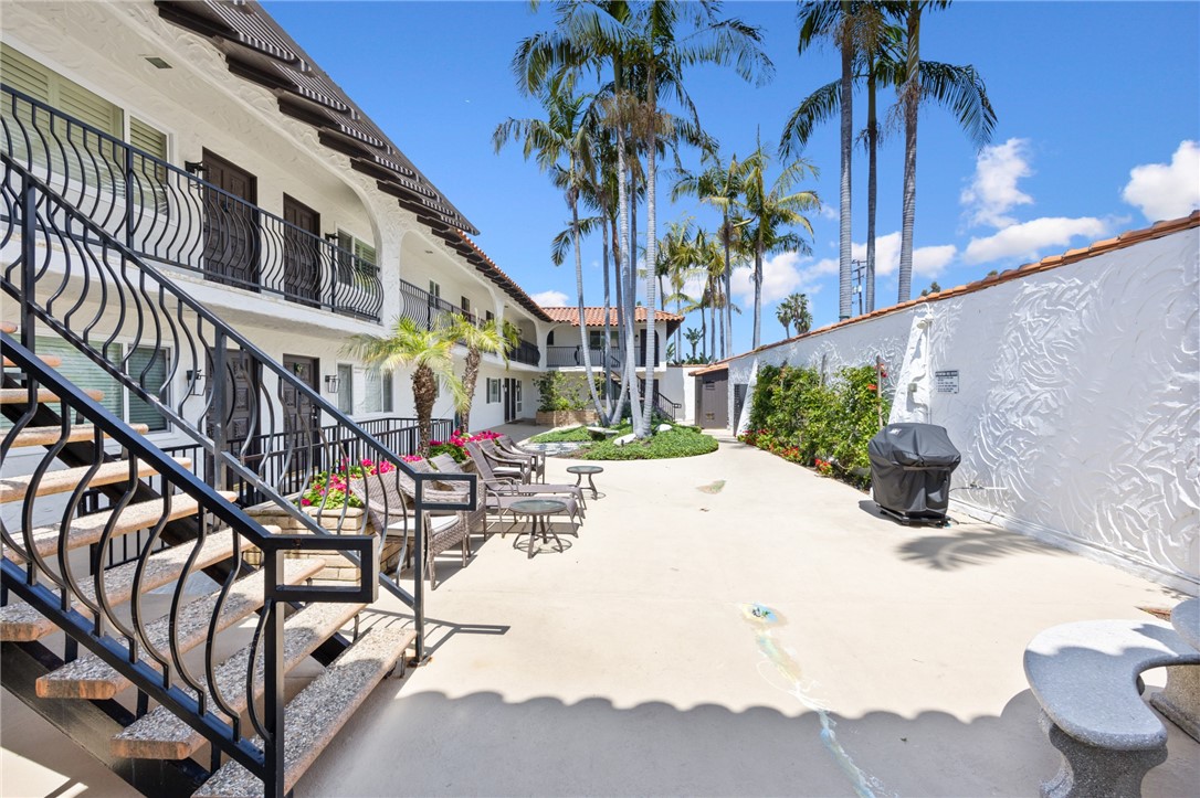 Laguna Beach, California, 92651, United States, 2 Bedrooms Bedrooms, ,3 BathroomsBathrooms,Residential,For Sale,1805517