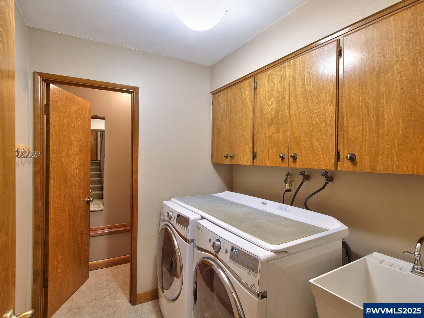 Portland, Oregon, 97229, United States, 4 Bedrooms Bedrooms, ,3 BathroomsBathrooms,Residential,For Sale,1958422