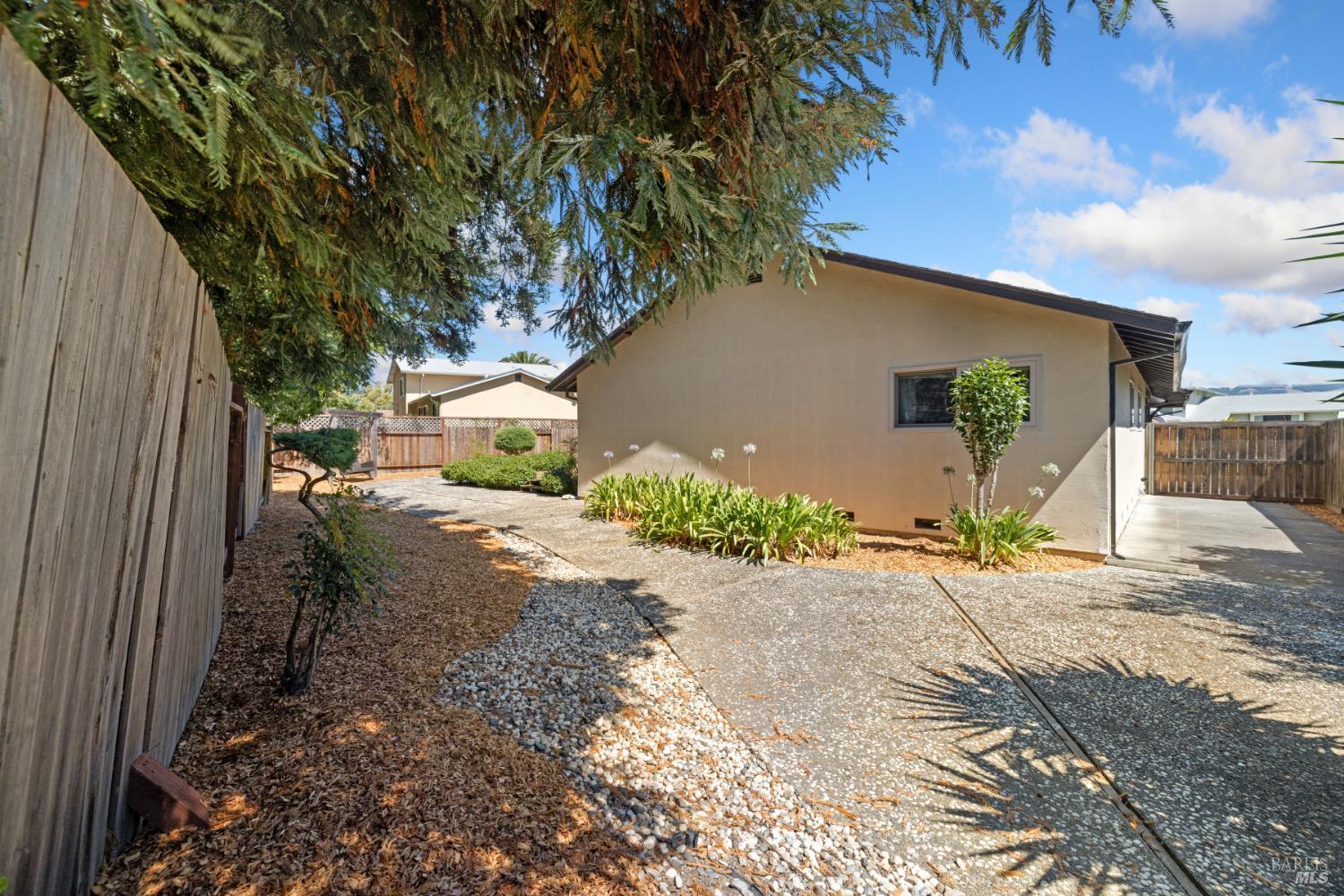 Petaluma, California, 94954, United States, 4 Bedrooms Bedrooms, ,2 BathroomsBathrooms,Residential,For Sale,1921484