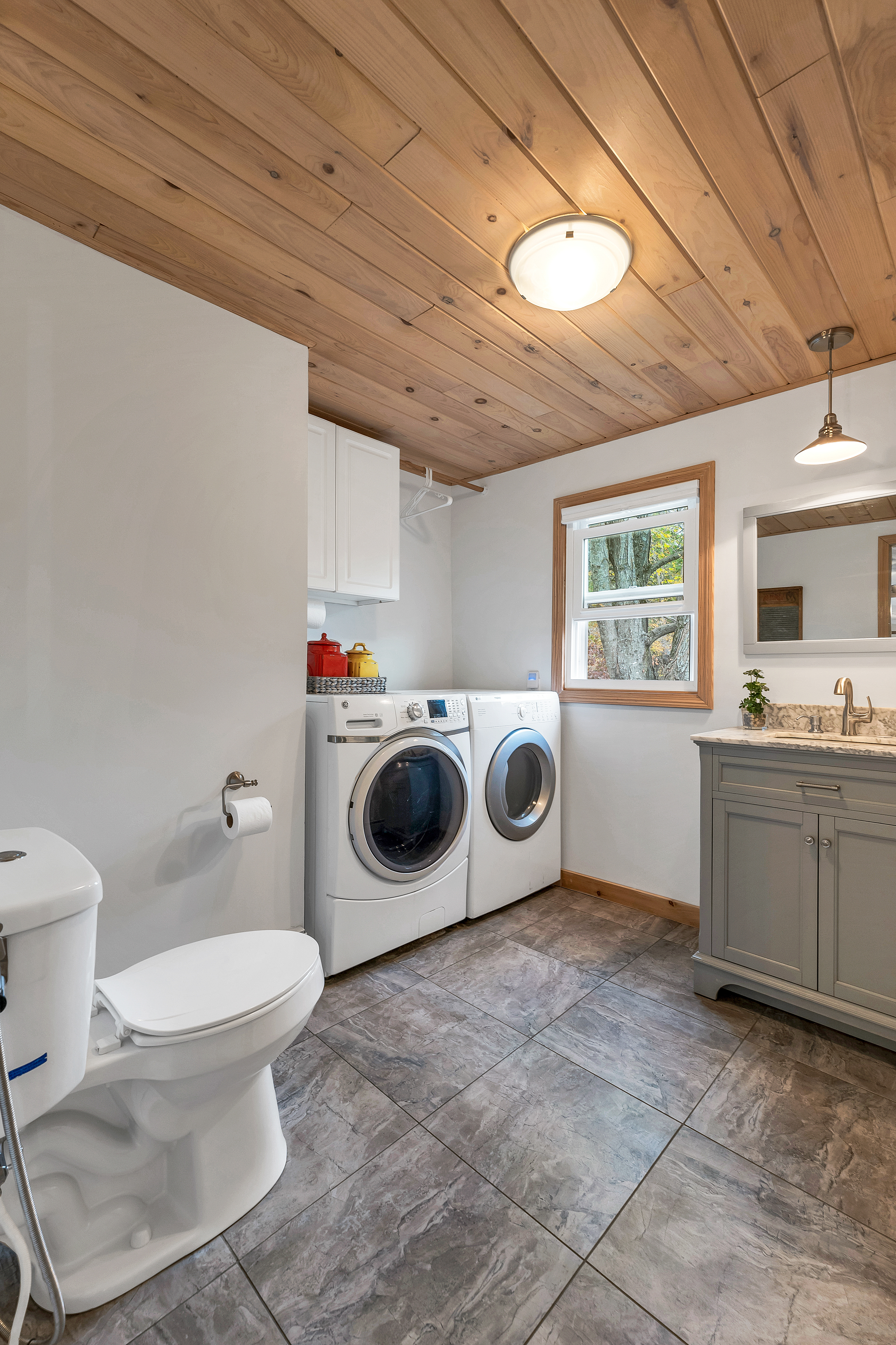 New Hampton, New Hampshire, 03256, United States, 3 Bedrooms Bedrooms, ,2 BathroomsBathrooms,Residential,For Sale,1976392