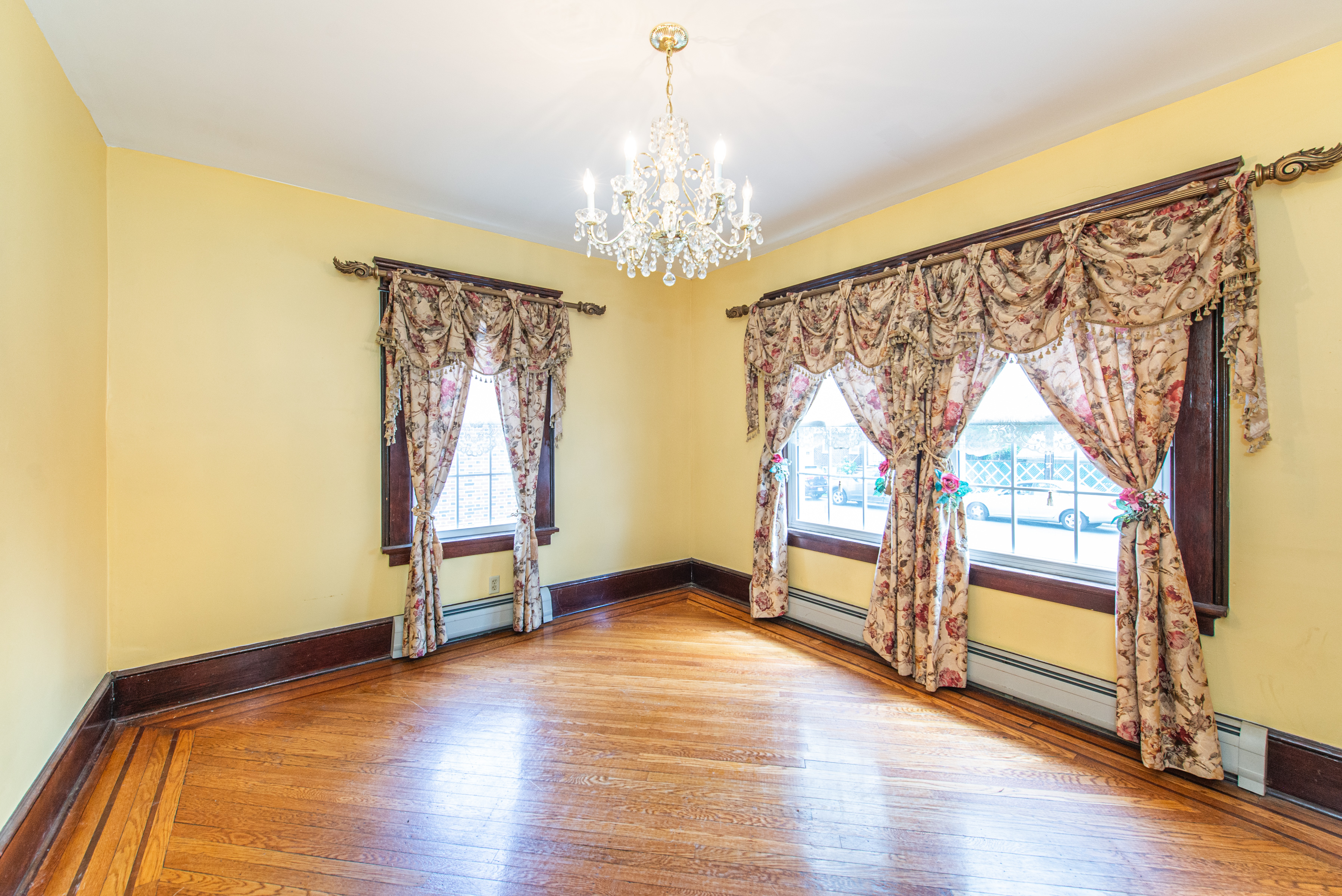 Nutley, New Jersey, 07110, United States, 3 Bedrooms Bedrooms, ,2 BathroomsBathrooms,Residential,For Sale,1935427