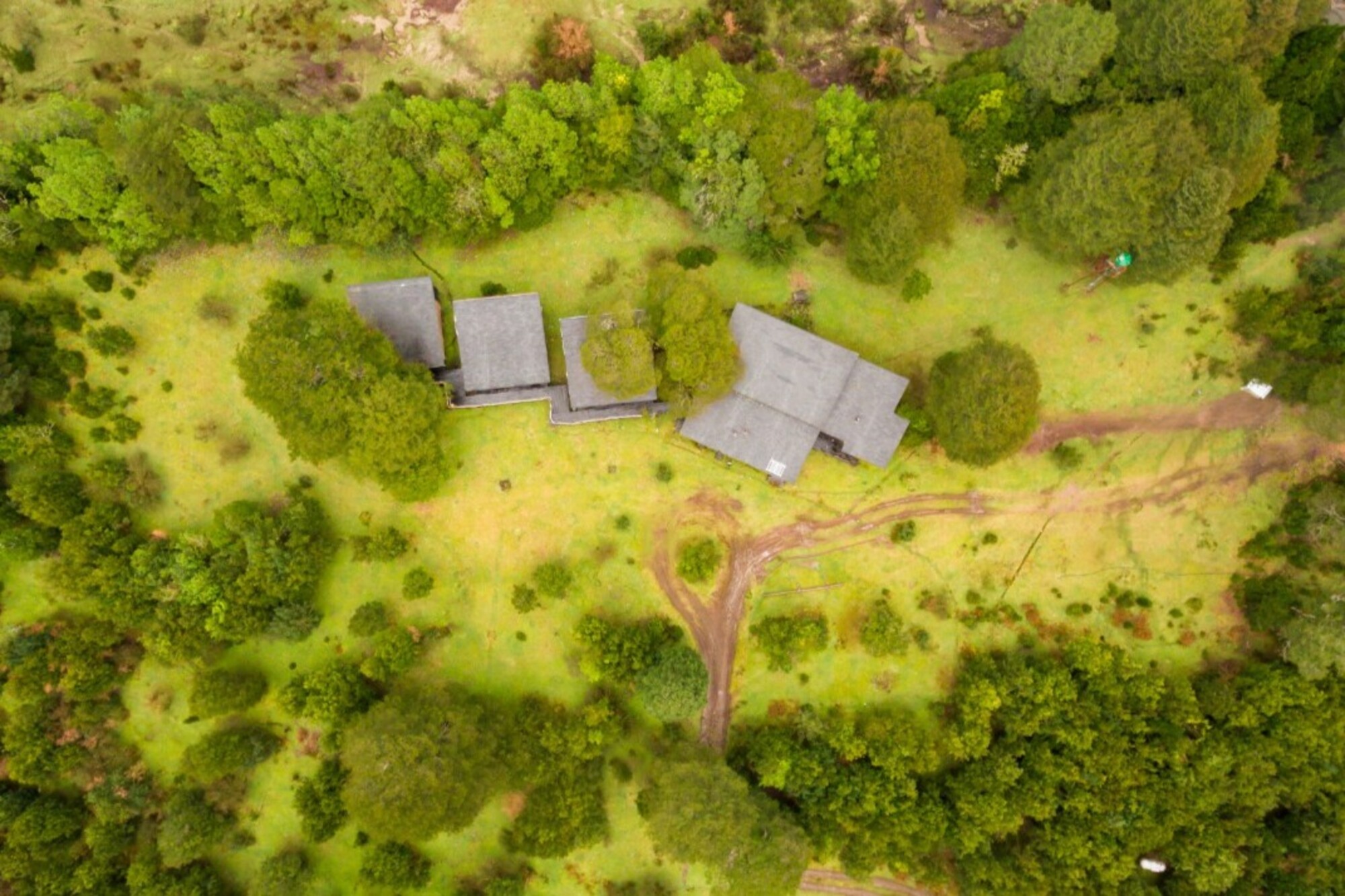  Lodge on 3 Hectares with 200 m of Cisnes Riverfront in the Aysén Region - 物件實景