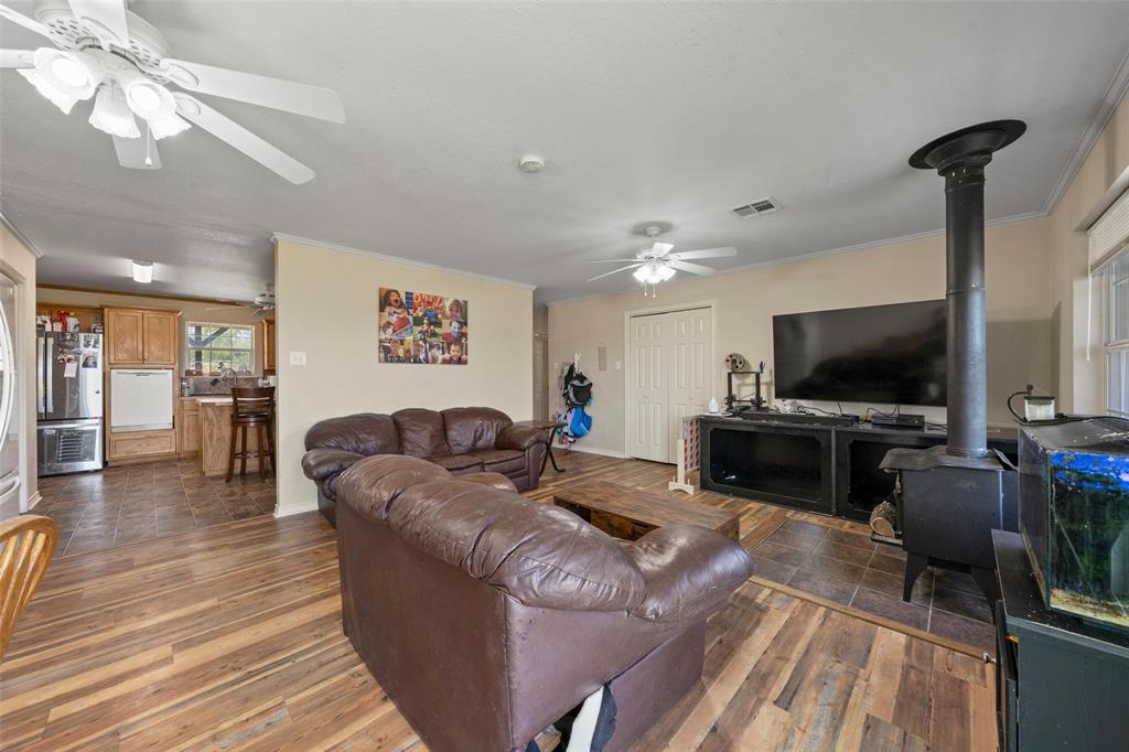 West, Texas, 76691, United States, 3 Bedrooms Bedrooms, ,2 BathroomsBathrooms,Residential,For Sale,1982487