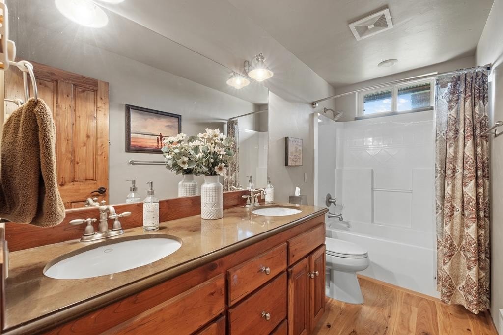 McCall, Idaho, 83638, United States, 4 Bedrooms Bedrooms, ,2 BathroomsBathrooms,Residential,For Sale,1828717