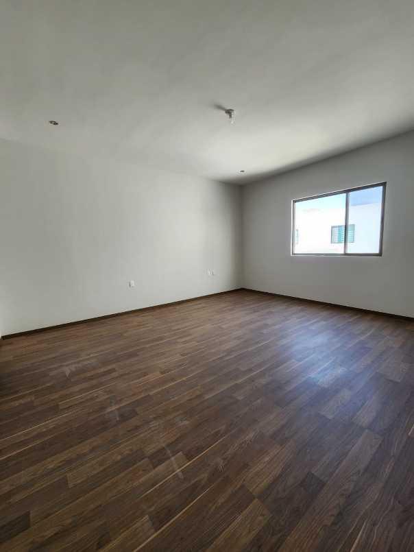 Circuito del Vi?edo, Torreón, Coahuila de Zaragoza, 27023, Mexico, 3 Bedrooms Bedrooms, ,3 BathroomsBathrooms,Residential,For Sale,Circuito del Vi?edo,1240141