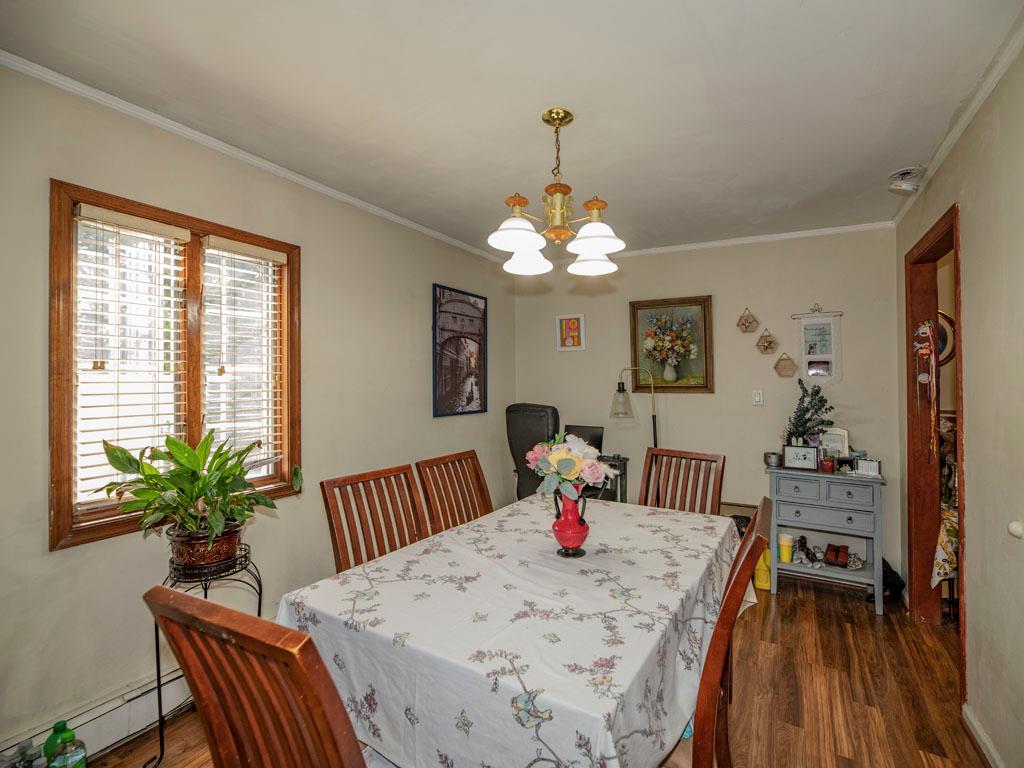 West Islip, New York, 11795, United States, 3 Bedrooms Bedrooms, ,2 BathroomsBathrooms,Residential,For Sale,1923514