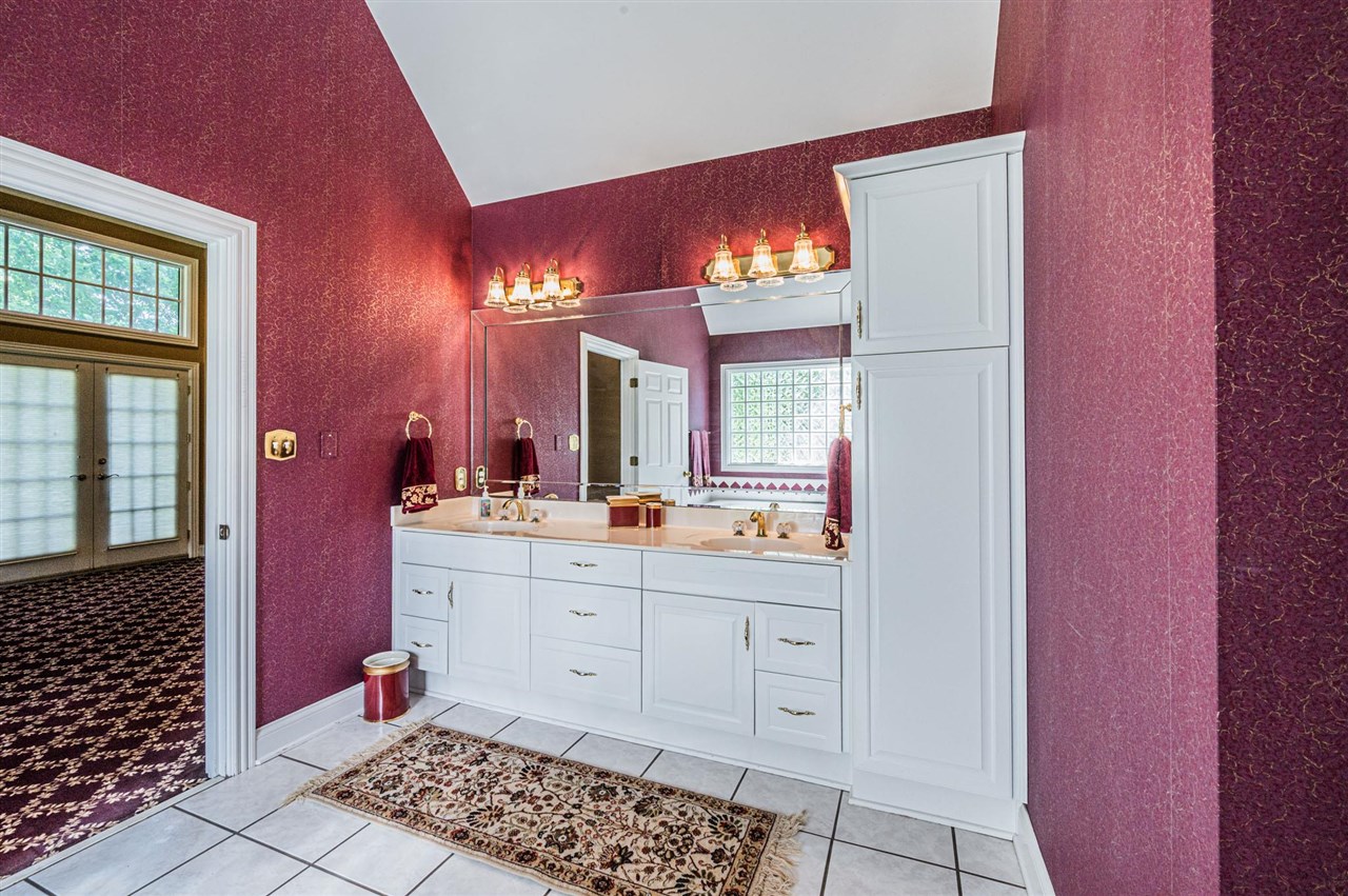 Bowling Green, Kentucky, 42103, United States, 4 Bedrooms Bedrooms, ,4 BathroomsBathrooms,Residential,For Sale,1868382