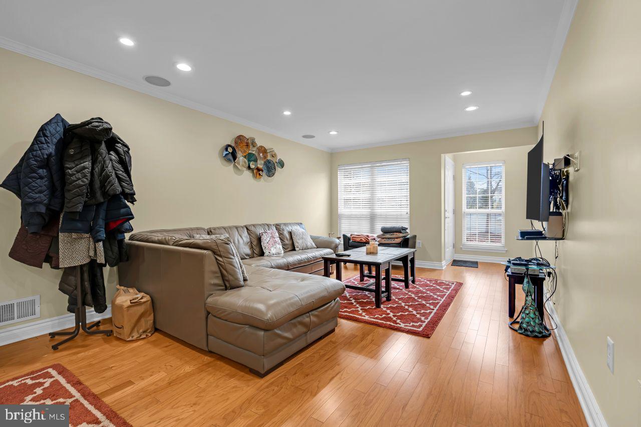 Pennington, New Jersey, 08534, United States, 3 Bedrooms Bedrooms, ,3 BathroomsBathrooms,Residential,For Sale,1987595