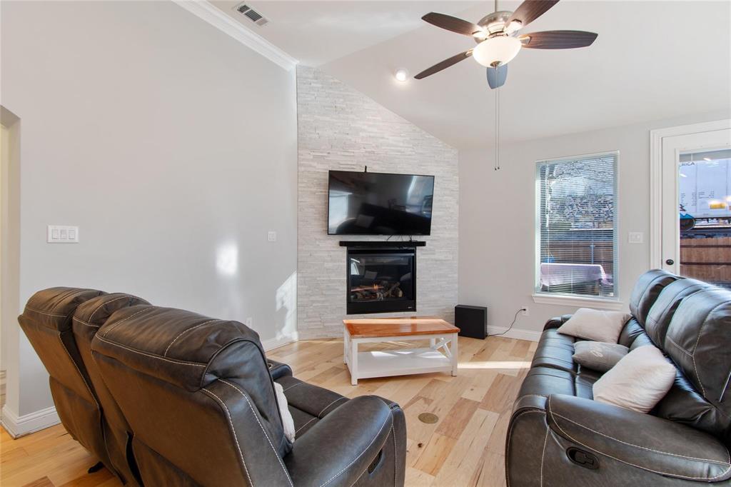 Dallas, Texas, 75212, United States, 3 Bedrooms Bedrooms, ,2 BathroomsBathrooms,Residential,For Sale,2037403