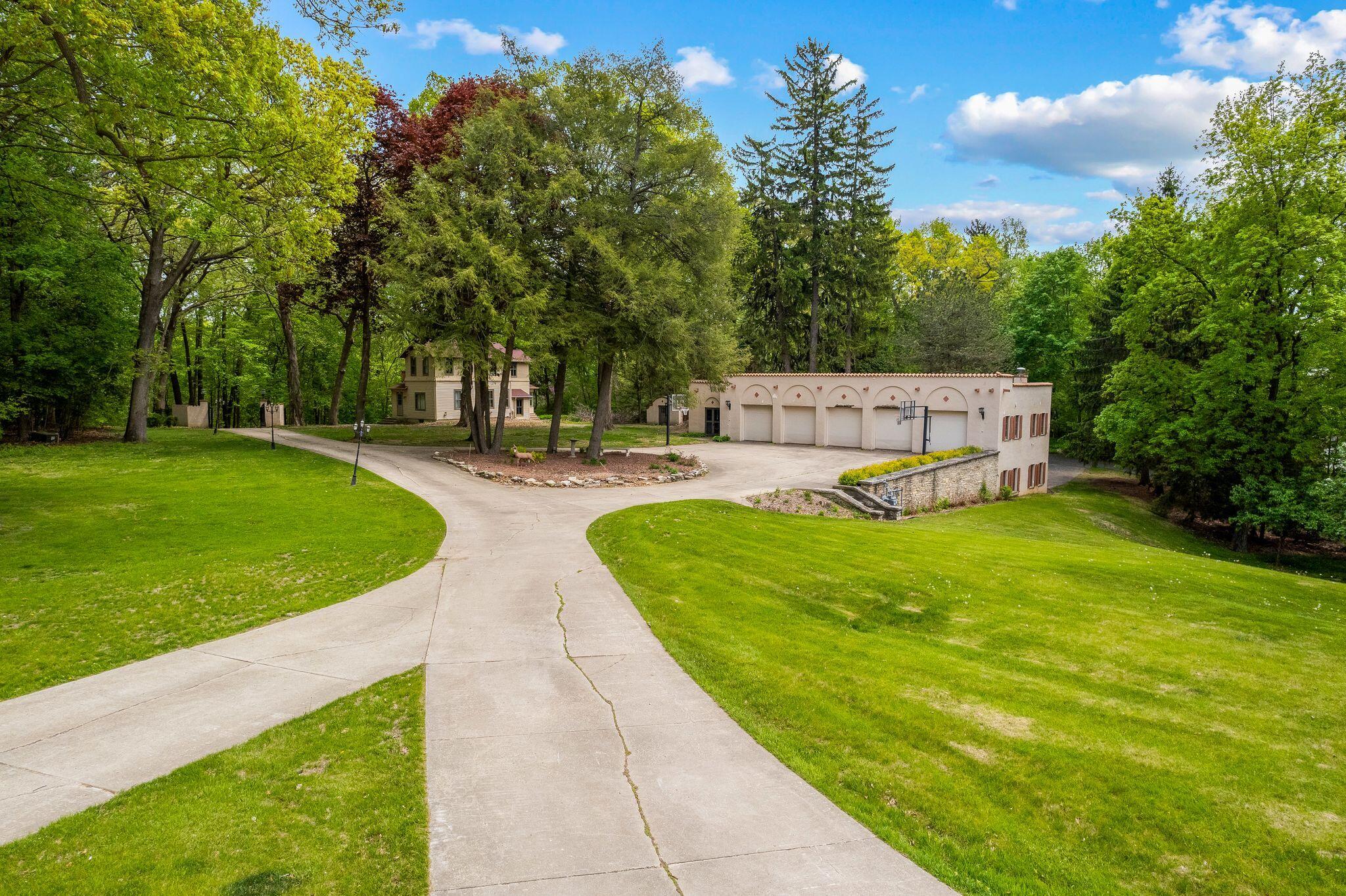 Oconomowoc Lake, Wisconsin, 53066, United States, ,Residential,For Sale,1897256