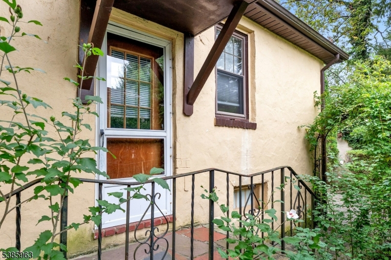 Livingston Twp., New Jersey, 07039, United States, 2 Bedrooms Bedrooms, ,2 BathroomsBathrooms,Residential,For Sale,1951171