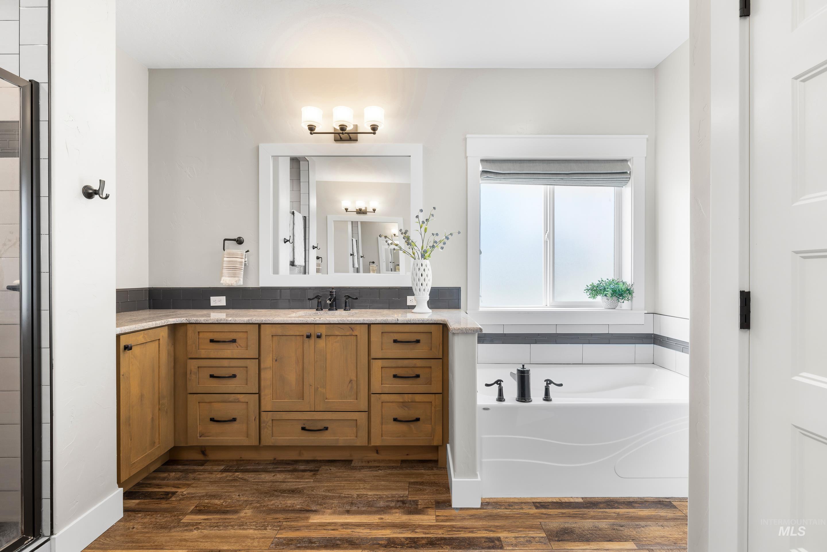 Nampa, Idaho, 83686, United States, 5 Bedrooms Bedrooms, ,Residential,For Sale,1989530