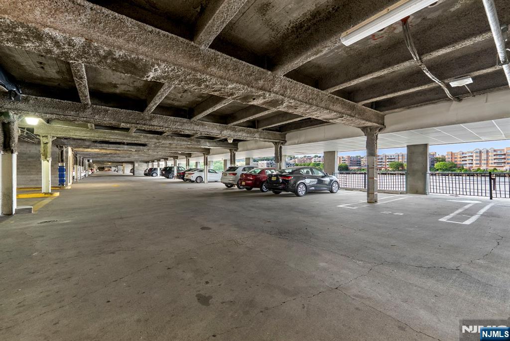 Edgewater, New Jersey, 07020, United States, 2 Bedrooms Bedrooms, ,2 BathroomsBathrooms,Residential,For Sale,1934539